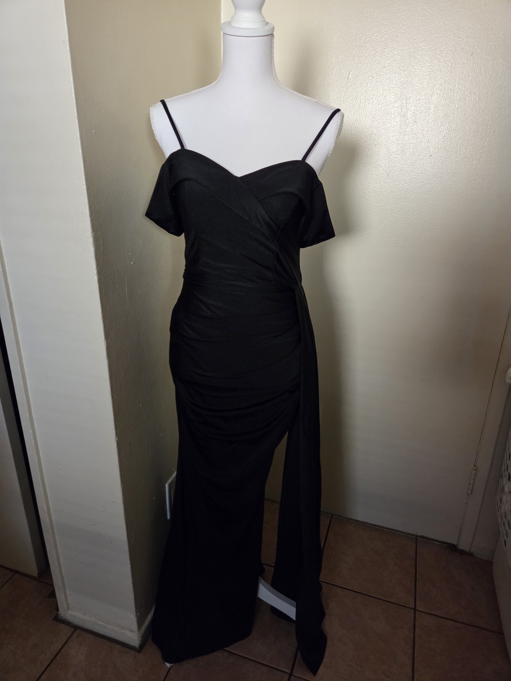 Elegant Black Off-Shoulder Evening Dress